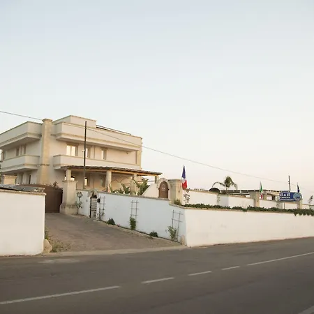 Blue And Blue Torre San Giovanni