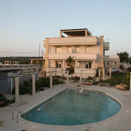 Blue And Blue Bed & Breakfast 4*