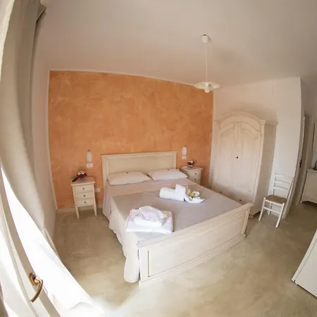 Blue And Blue Bed & Breakfast 4*